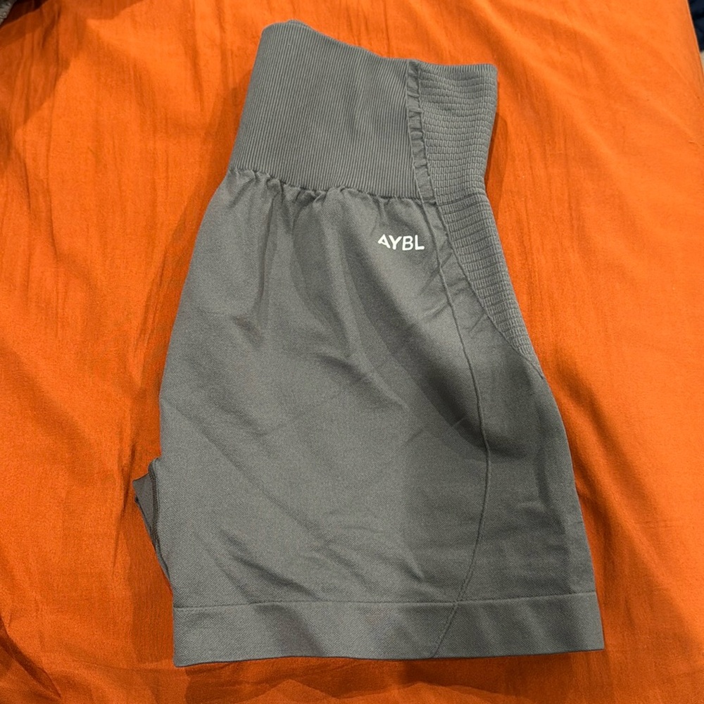 Balance V2 seamless grey shorts